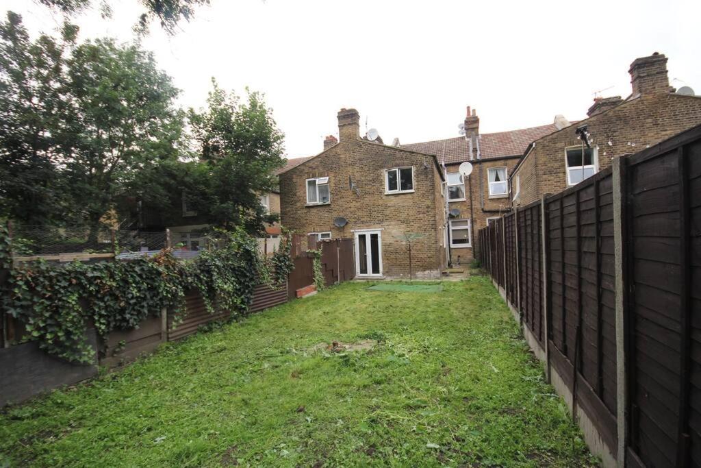 Willesden Lodge ロンドン エクステリア 写真